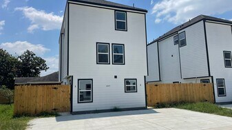 9746 Garcroft St in Houston, TX - Building Photo