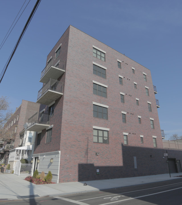 469 Maple St in Brooklyn, NY - Building Photo