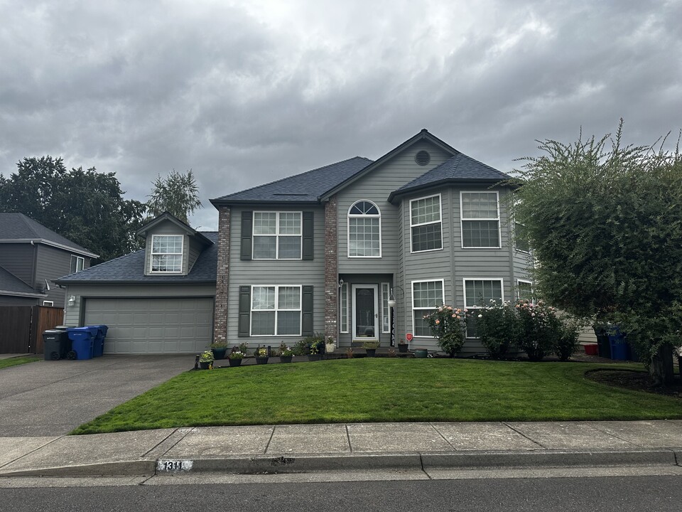 1311 Keystone Loop NE in Keizer, OR - Building Photo