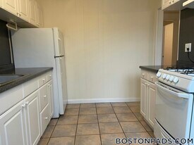 520 Cambridge St, Unit 8A in Boston, MA - Building Photo