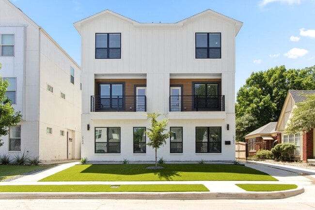 property at 2704 Lubbock Ave