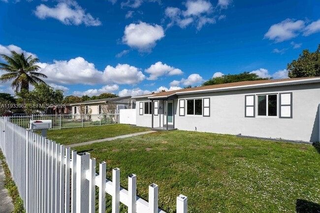 1265 NE 142nd St in North Miami, FL - Building Photo - Building Photo