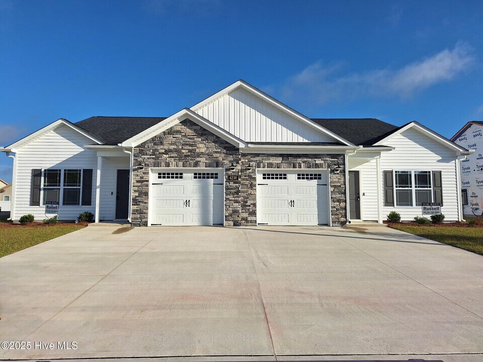 4230 Laurel Rdg Dr in Greenville, NC - Foto de edificio