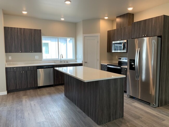 668 E St in Blaine, WA - Building Photo - Building Photo