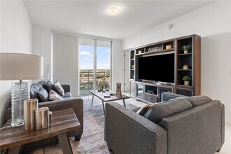 7875 NW 107th Ave, Unit 709 in Doral, FL - Building Photo - Building Photo