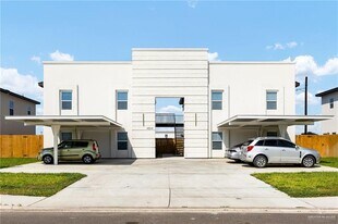 18 Larkspur Ave in McAllen, TX - Building Photo