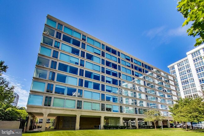 1101 3rd St SW in Washington, DC - Building Photo - Building Photo