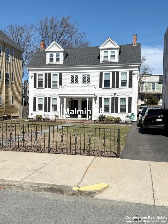 920 E 4th St, Unit 1 in Boston, MA - Building Photo