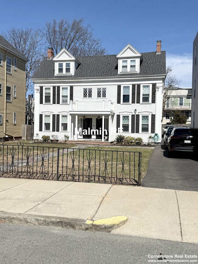 920 E 4th St, Unit 1