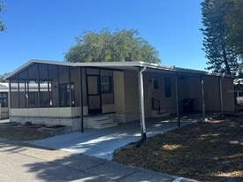 86 Pelican Dr N in Oldsmar, FL - Building Photo