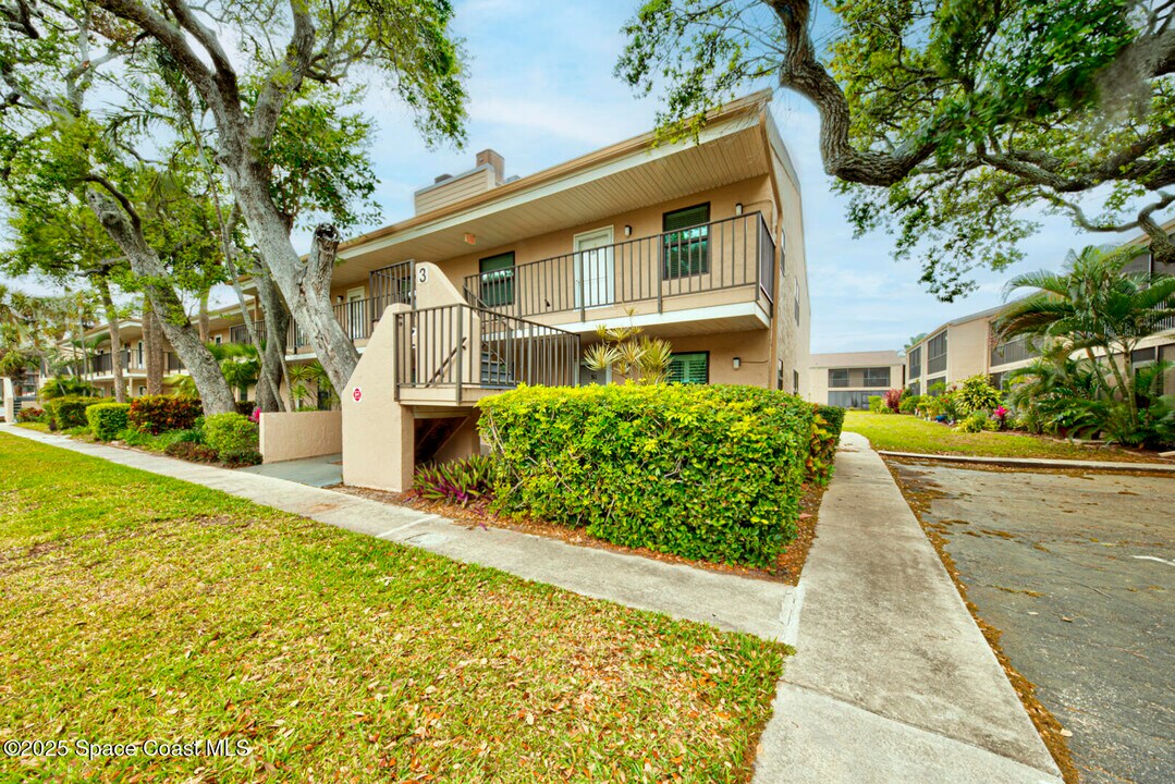 201 International Dr in Cape Canaveral, FL - Foto de edificio
