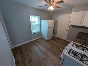 8000 Aline Ave in Berkeley, MO - Building Photo - Building Photo