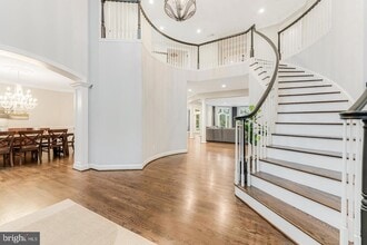 7814 Crownhurst Ct in McLean, VA - Foto de edificio - Building Photo