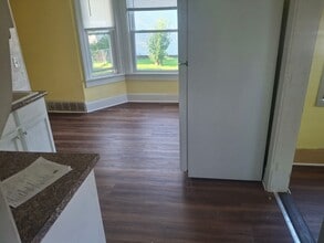 208 N Cleveland St, Unit A in Merrill, WI - Building Photo - Building Photo