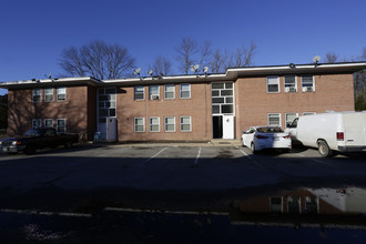 The Courts at Belvoir in Fort Belvoir, VA - Building Photo - Building Photo