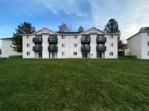 Providence Court in Pullman, WA - Foto de edificio - Building Photo
