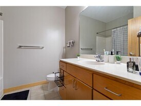 2600 University Ave SE in Minneapolis, MN - Building Photo