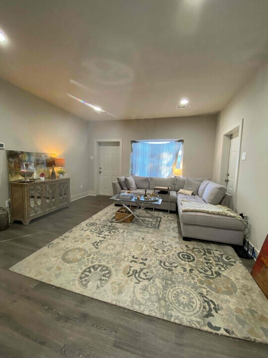 18063 Old Jefferson Hwy-Unit -Rear apartment in Prairieville, LA - Building Photo