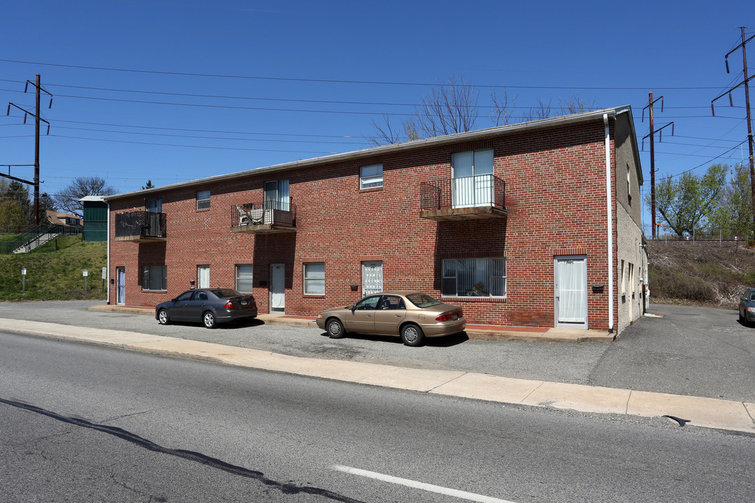 405-415 E Chester Pike in Ridley Park, PA - Building Photo