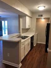 Hillwood Apartments in Tallahassee, FL - Building Photo - Building Photo