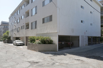 415 Arnaz Dr in Los Angeles, CA - Building Photo - Building Photo