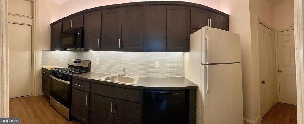 112 N 34th St in Philadelphia, PA - Building Photo