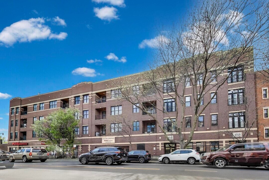 4814 N Damen Ave in Chicago, IL - Building Photo