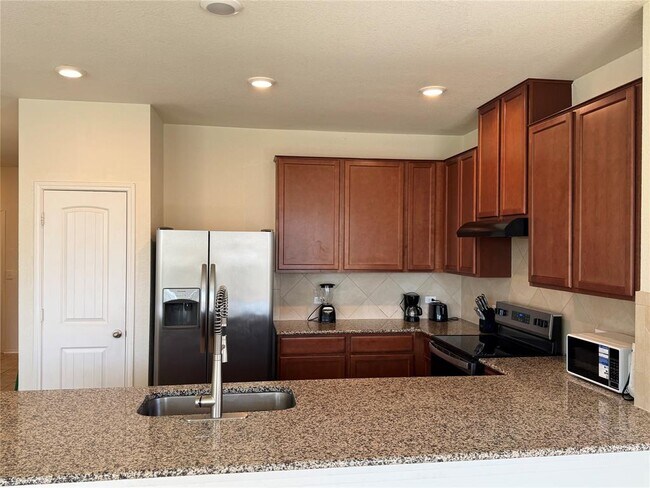 7607 Lazy Creek Dr in Austin, TX - Building Photo - Building Photo