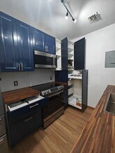 76 NE 170th St in North Miami Beach, FL - Building Photo - Building Photo