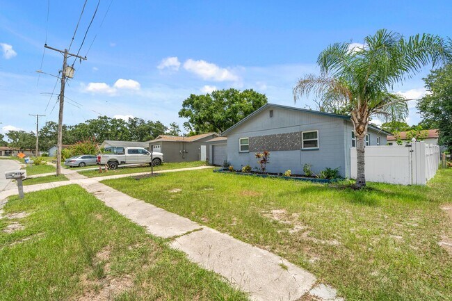 8313 Tupelo Dr in Tampa, FL - Building Photo - Building Photo