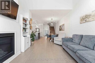 695 Capricorn Cir in Ottawa, ON - Building Photo - Building Photo