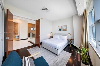 1395 Brickell Ave in Miami, FL - Building Photo - Building Photo