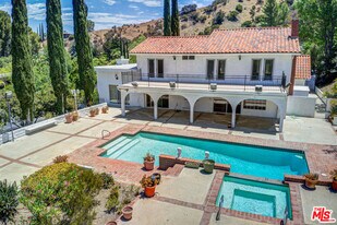 4041 Alonzo Ave in Los Angeles, CA - Building Photo