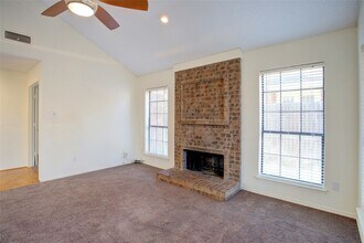 10702 Tall Oak Dr in Fort Worth, TX - Building Photo - Building Photo