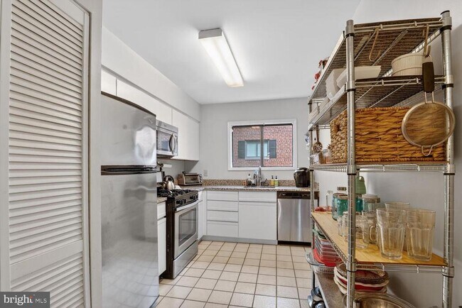 236 W Taylor Run Pkwy in Alexandria, VA - Building Photo - Building Photo