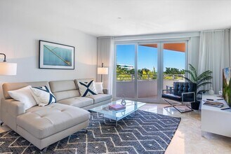 226 Ocean Dr-Unit -4c in Miami Beach, FL - Building Photo - Building Photo