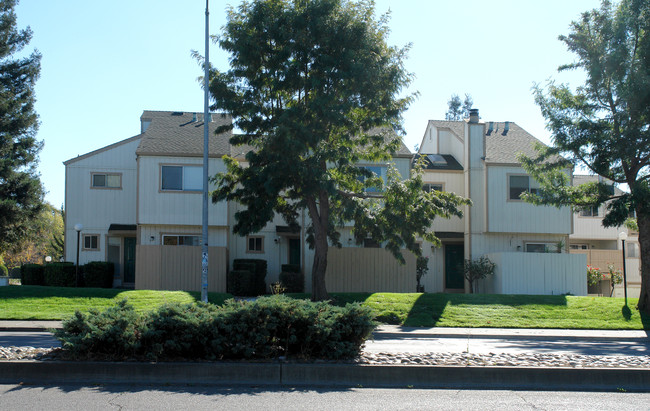 Camino Colegio Estates in Rohnert Park, CA - Building Photo - Building Photo