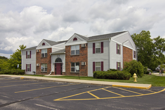 Paradise Place Apartments in West Bend, WI - Building Photo - Building Photo