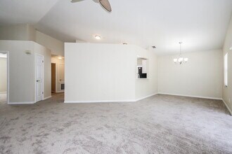 4906 Copper Canyon Blvd in Valrico, FL - Foto de edificio - Building Photo