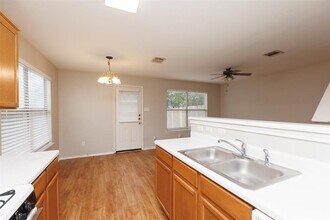 1029 Christopher Ave in Round Rock, TX - Foto de edificio - Building Photo