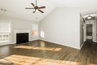 200 River View Ct in Hampton, GA - Foto de edificio - Building Photo