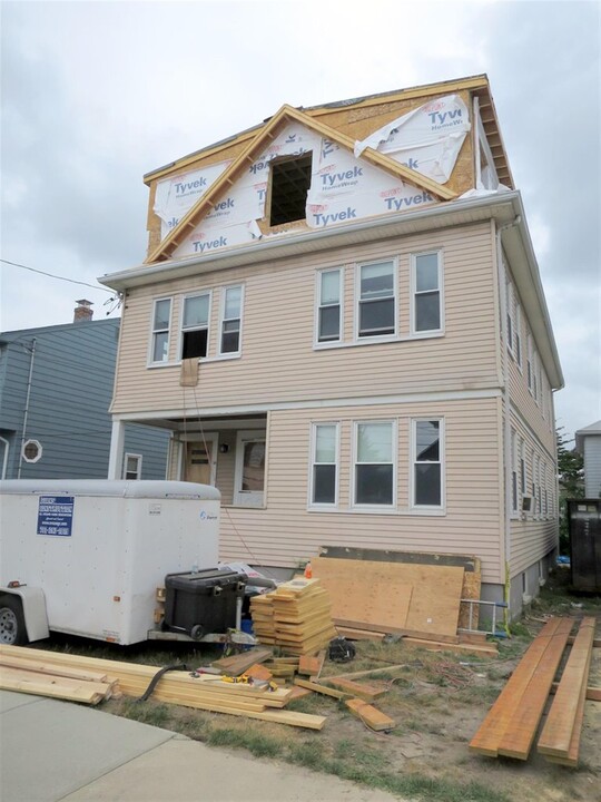 14 Renfrew St, Unit 2 in Medford, MA - Building Photo