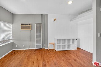 11154 Ventura Blvd in Los Angeles, CA - Building Photo - Building Photo