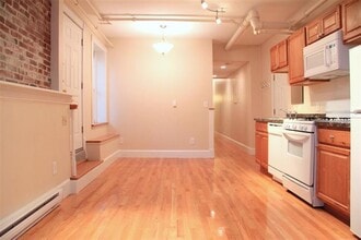 878 Massachusetts Ave, Unit 6 in Cambridge, MA - Building Photo - Building Photo