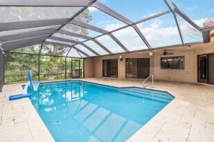 21920 Holly Tree Way in Boca Raton, FL - Building Photo