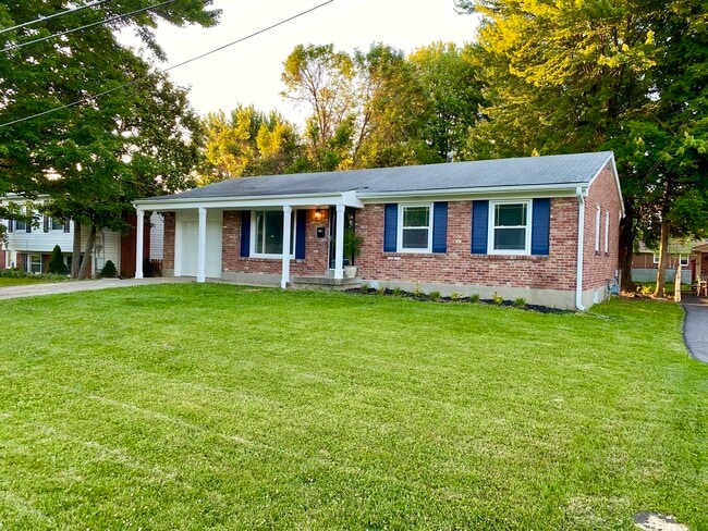 8003 Broadfern Dr in Louisville, KY - Building Photo - Building Photo