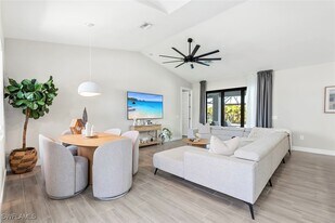 4600 Key Largo Ln in Bonita Springs, FL - Building Photo