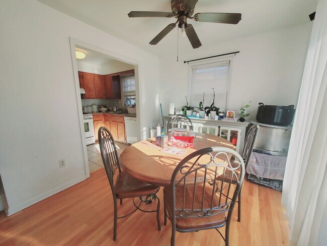 4 Elmwood St in Stamford, CT - Building Photo - Building Photo