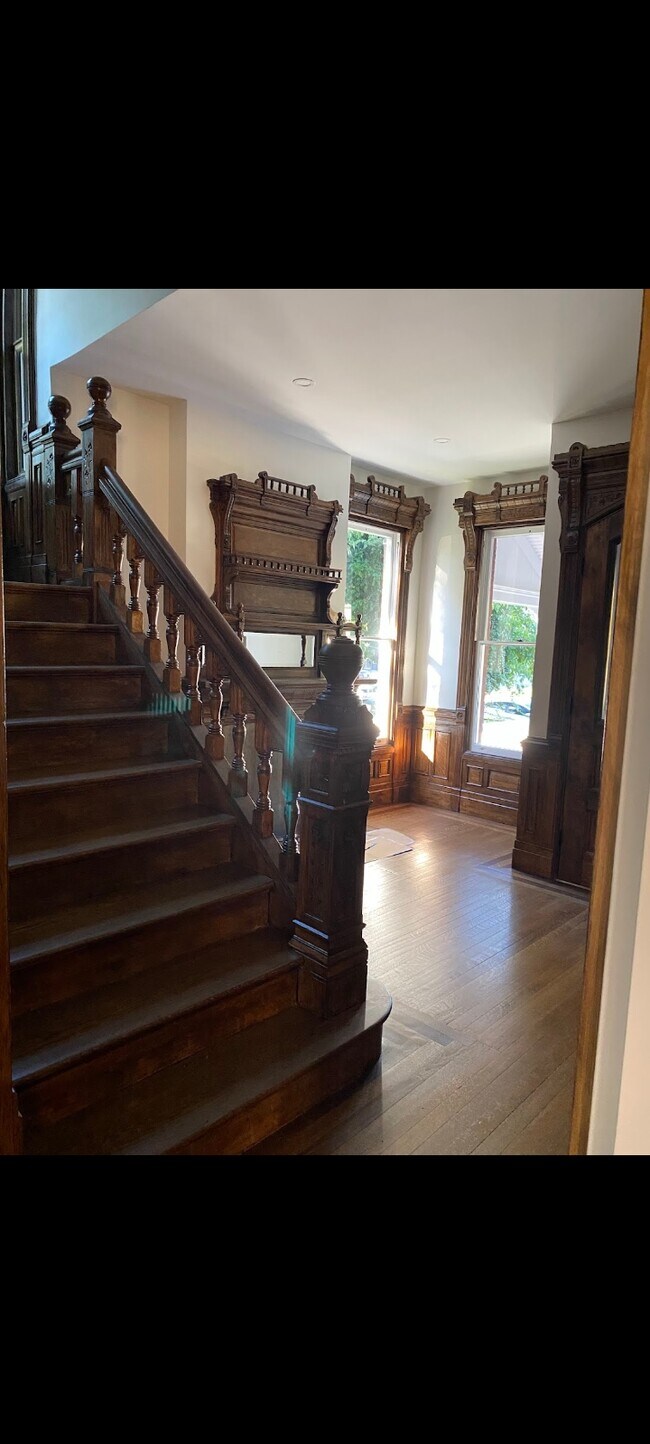 470 Howard Ave, Unit Second Floor in New Haven, CT - Foto de edificio - Building Photo