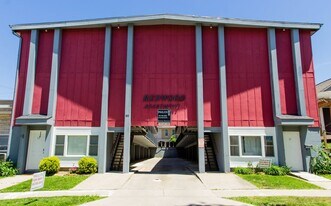 323 S. Grant St. in Bloomington, IN - Building Photo